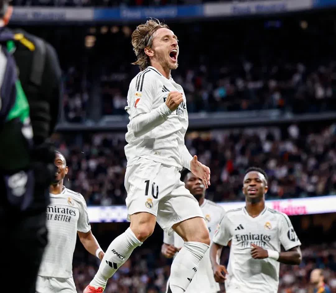 巴黎圣日耳曼绝杀巴萨，德布劳内梅开二度英超